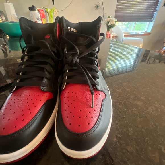 Jordan 1 bred size 9 new - Picture 6 of 14
